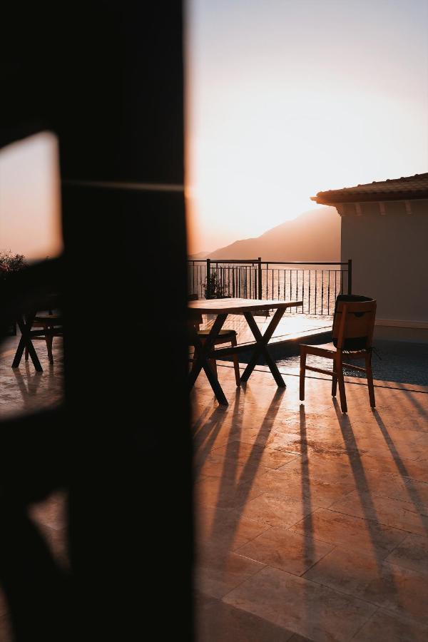 Guemues Yazar Hotel Каш Екстериор снимка