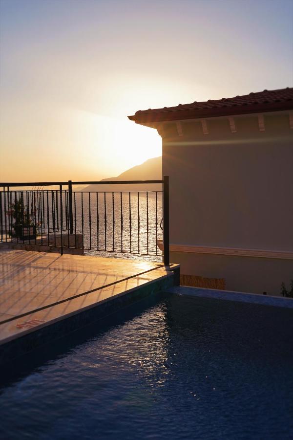 Guemues Yazar Hotel Каш Екстериор снимка